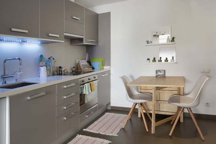 Folding table and chairs for small spaces 2025